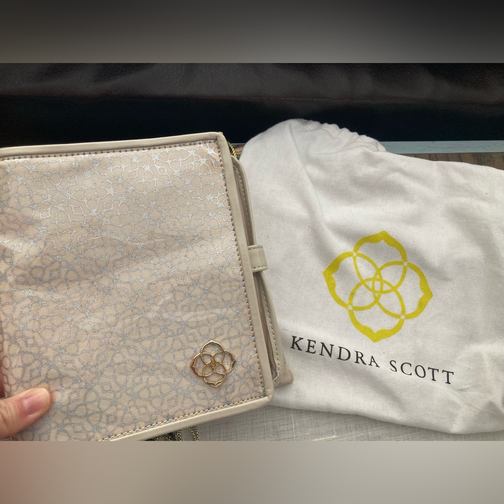 NWT Kendra Scott Travel Jewelry Case with Dust bag💛